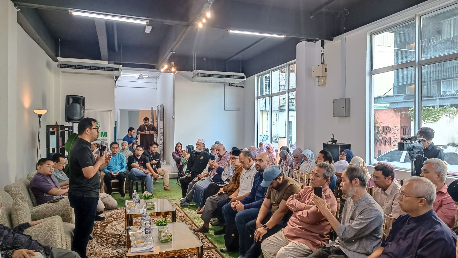 Sesi perkongsian bersama hadirin di Outreach Oasis